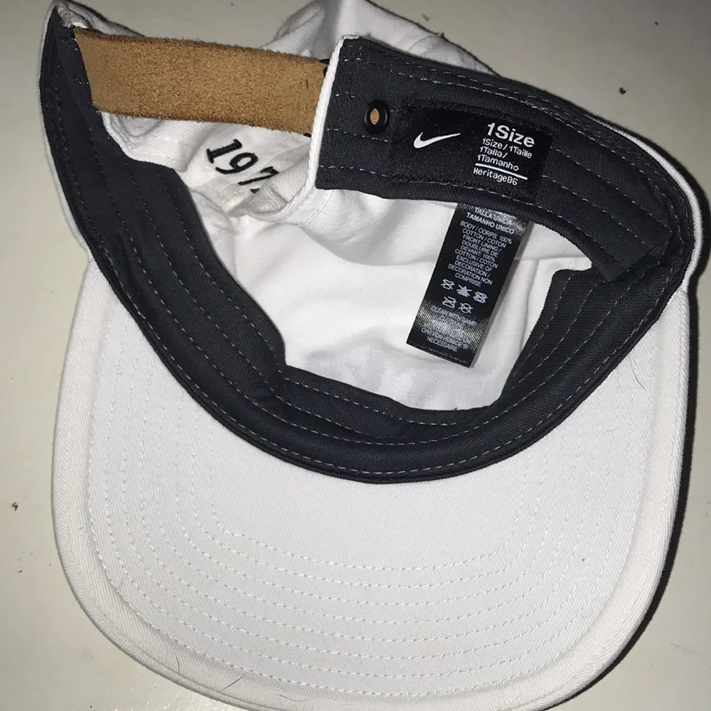 Nike Mens White Baseball Cap Heritage86 Script Logo Leather Strap Hat 1972